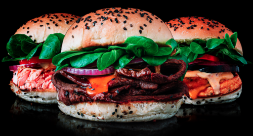 Fusion Burger mit zartem Fleisch, Rucola und scharfer Sauce bei Fave Fusion Düsseldorf