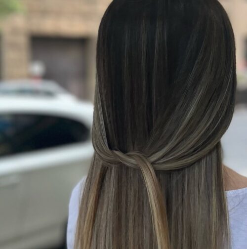 Elegant gebundene Haare mit natürlichem Farbverlauf bei Miraz Hair & Beauty Dortmund