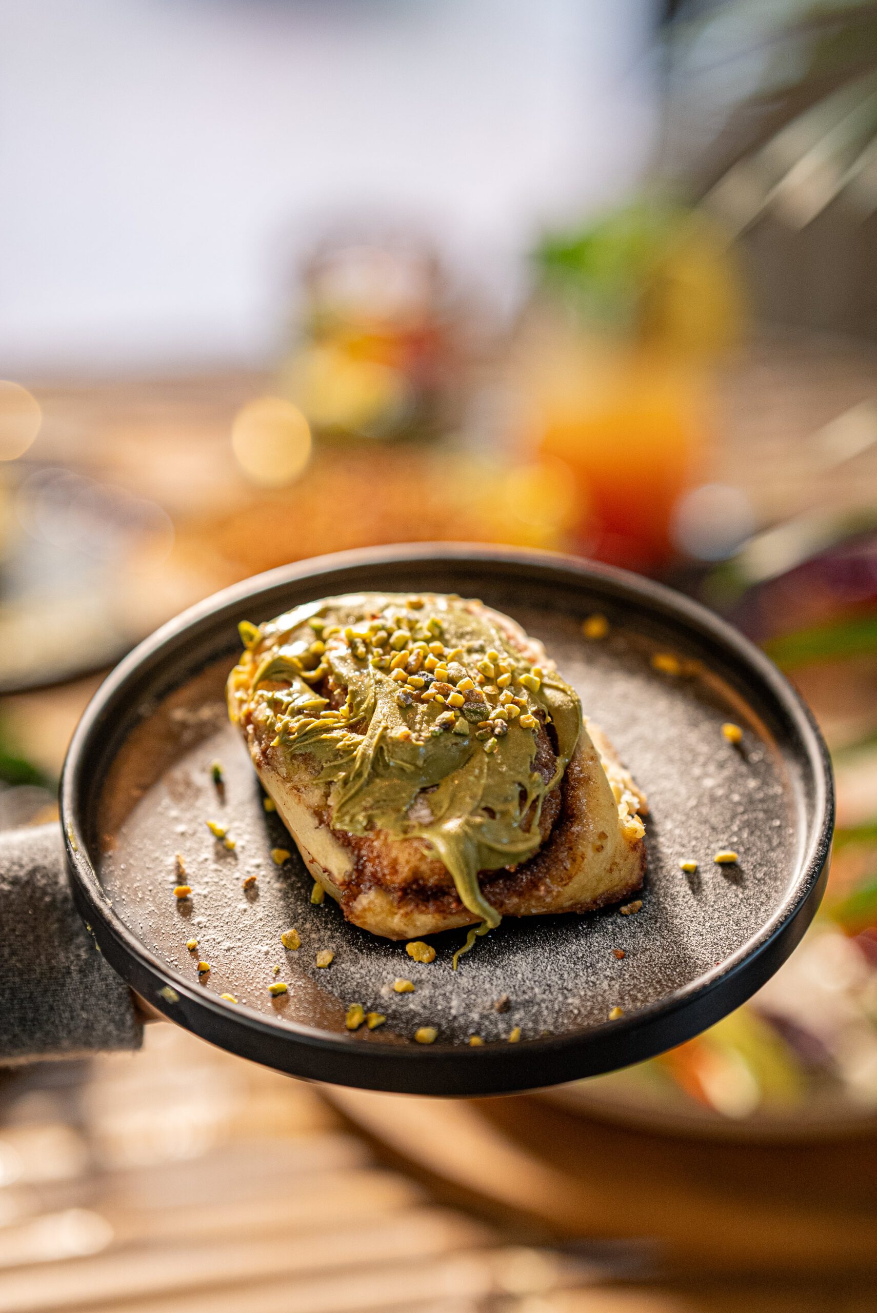 Dessert mit Pistaziencreme auf einem kleinen Teller im Sorella Gelsenkirchen