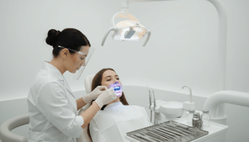 Professionelles kosmetisches Zahnbleaching