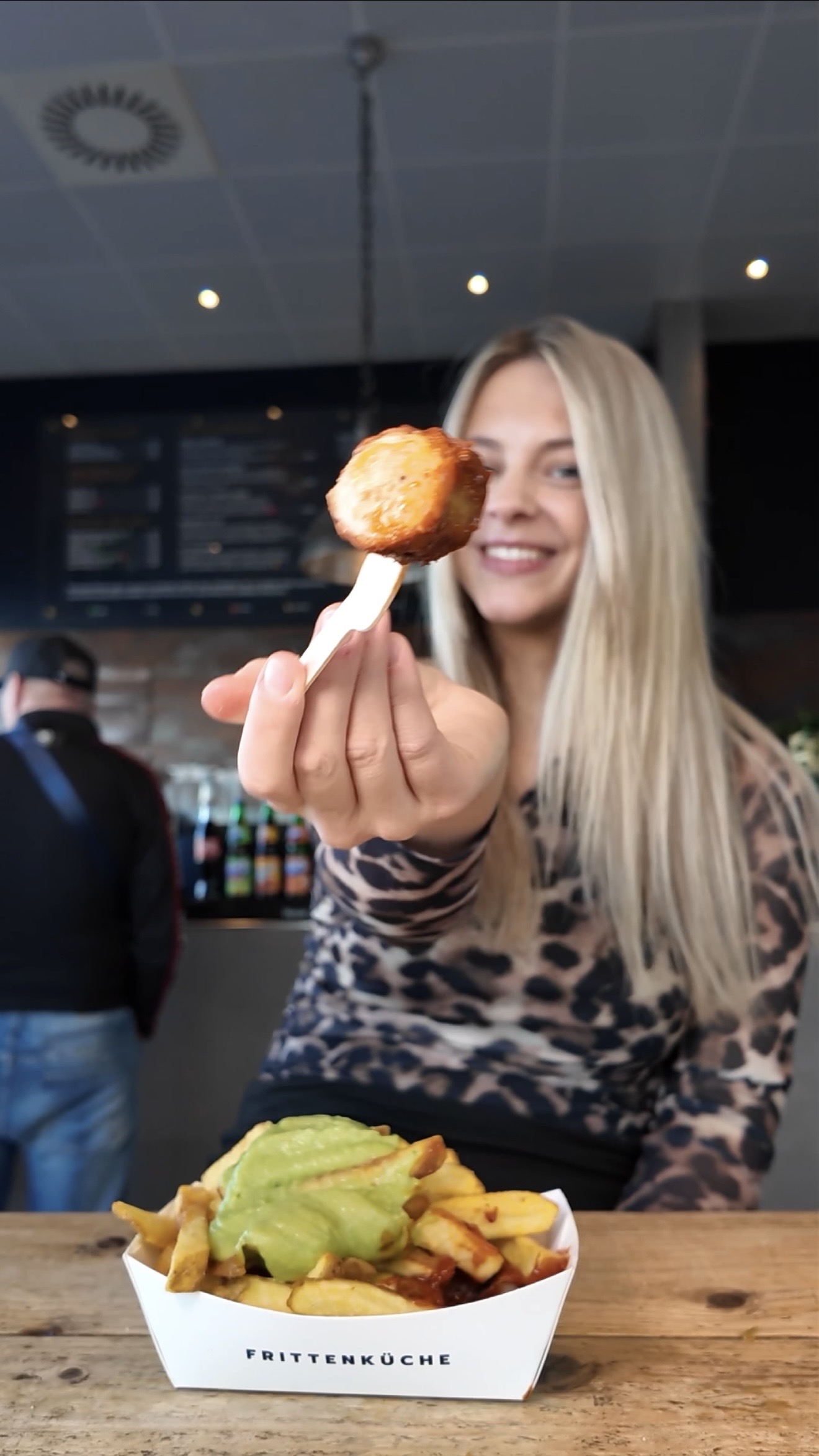 2x Currywurst Pommes mit Sauce nach Wahl – Bild 4