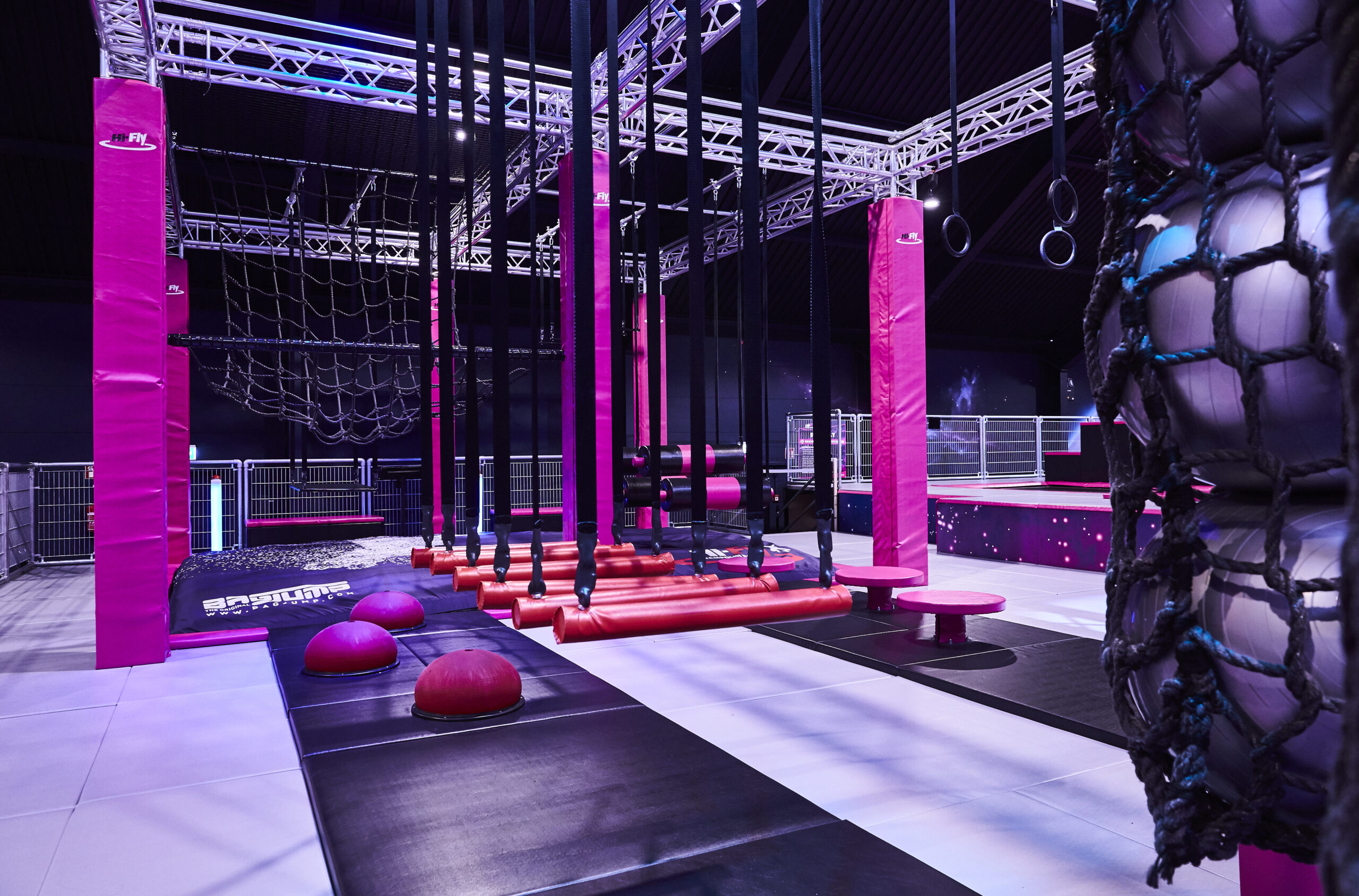 Ninja-Parcours im Hi-Fly Hilden mit Hindernissen und Kletterelementen