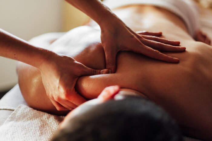 Ganzkörper-Massage mit Peeling und Gesichtsmaske für bis zu 2 Personen – Bild 2