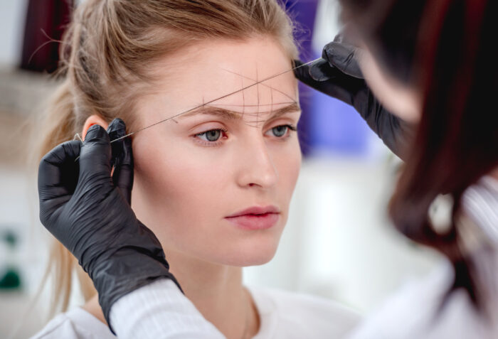 Microblading für die Augenbrauen mit Nachbehandlung – Bild 2