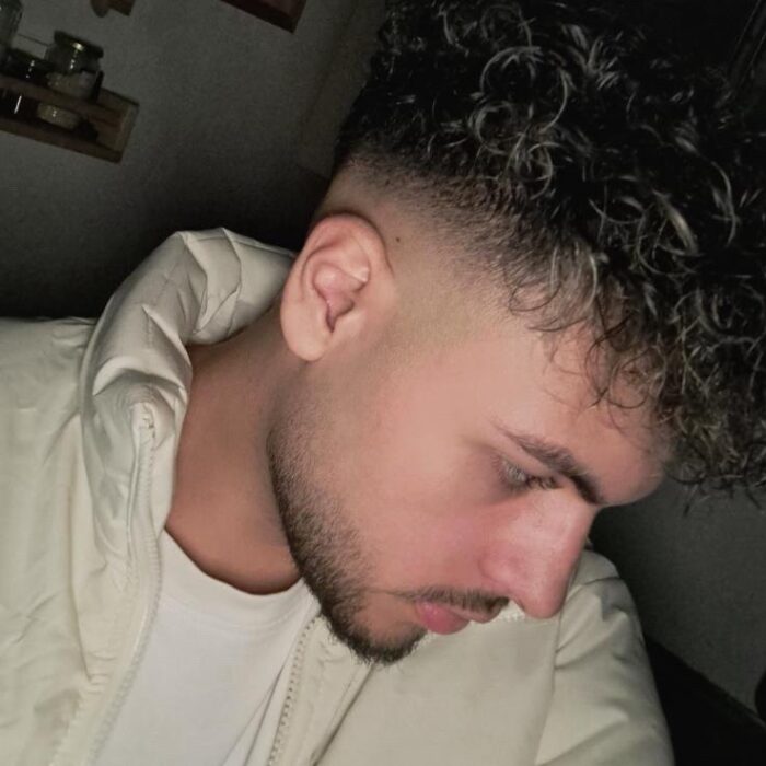 Frische Herrenfrisur mit Fade-Schnitt vom Sunny Friseursalon Frankfurt