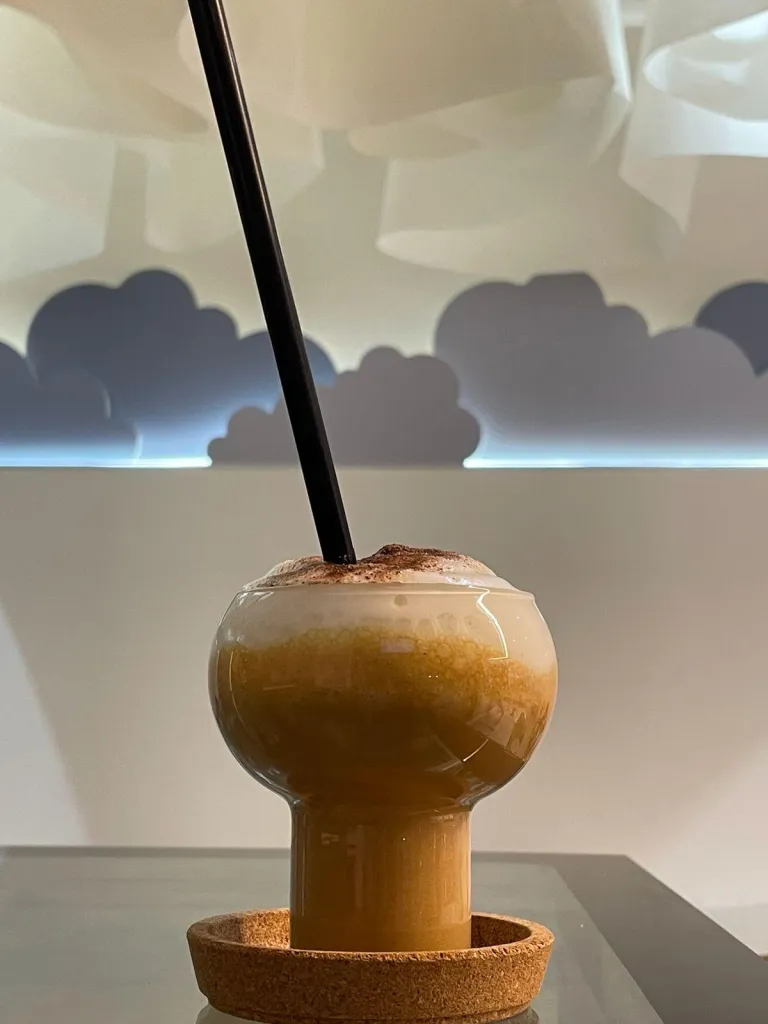 Cremiger Eiskaffee mit Schaumhaube im Cloudy Caffee Dortmund
