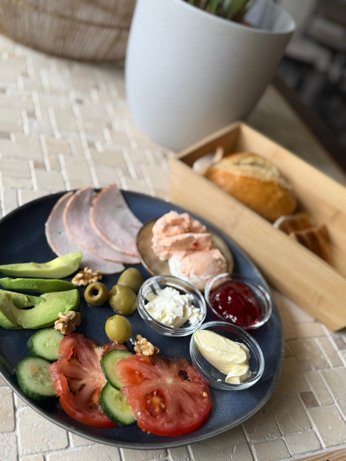 Frühstück mit Heißgetränk oder Matcha für 2 Personen – Bild 4