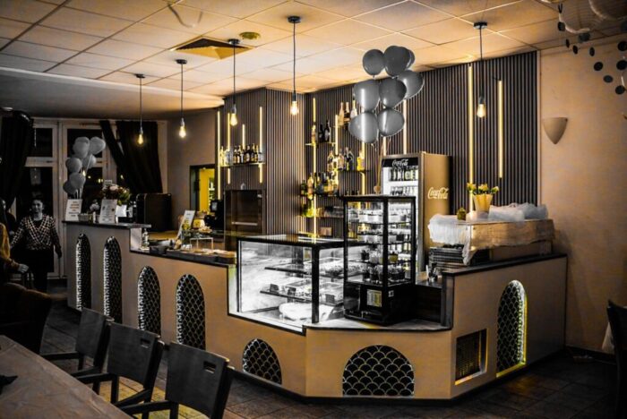 Edle Bar im Restaurant Sunshine Berlin mit Dessert- und Buffet-Auswahl