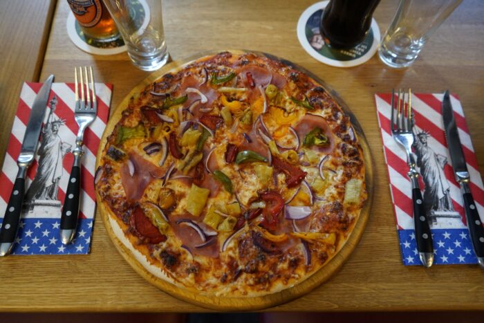Pizza mit Softdrink nach Wahl – Bild 2