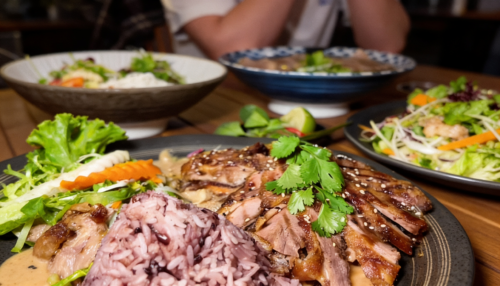 2 Wok Gerichte & hausgemachte Drinks nach Wahl