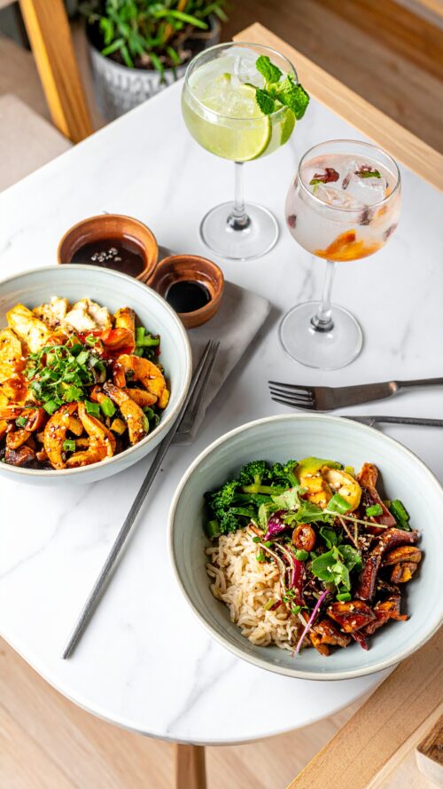 2 Wok Gerichte & hausgemachte Drinks nach Wahl