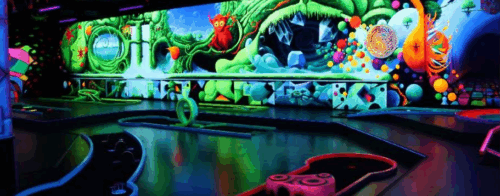 Schwarzlicht-Minigolf für 2 Personen