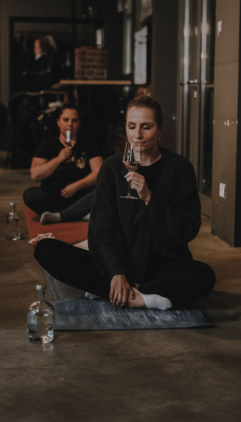 Weinflasche & Wasserflat für 2 Personen – Bild 3