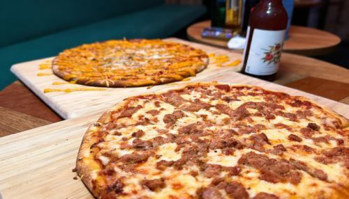 2 Pizzen & Softdrinks nach Wahl