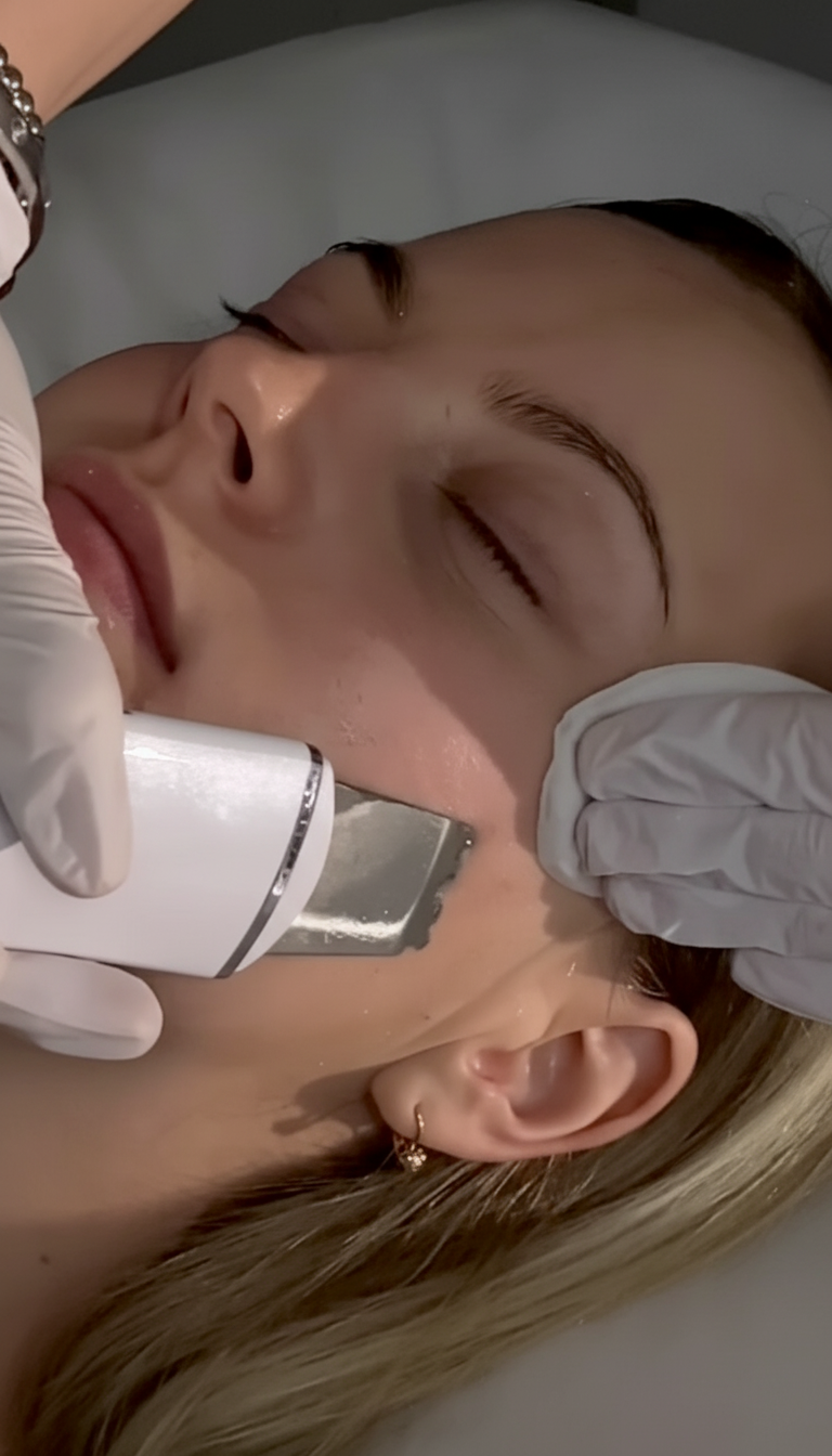 Gesichtsreinigung mit Fruchtsäurepeeling – Bild 3