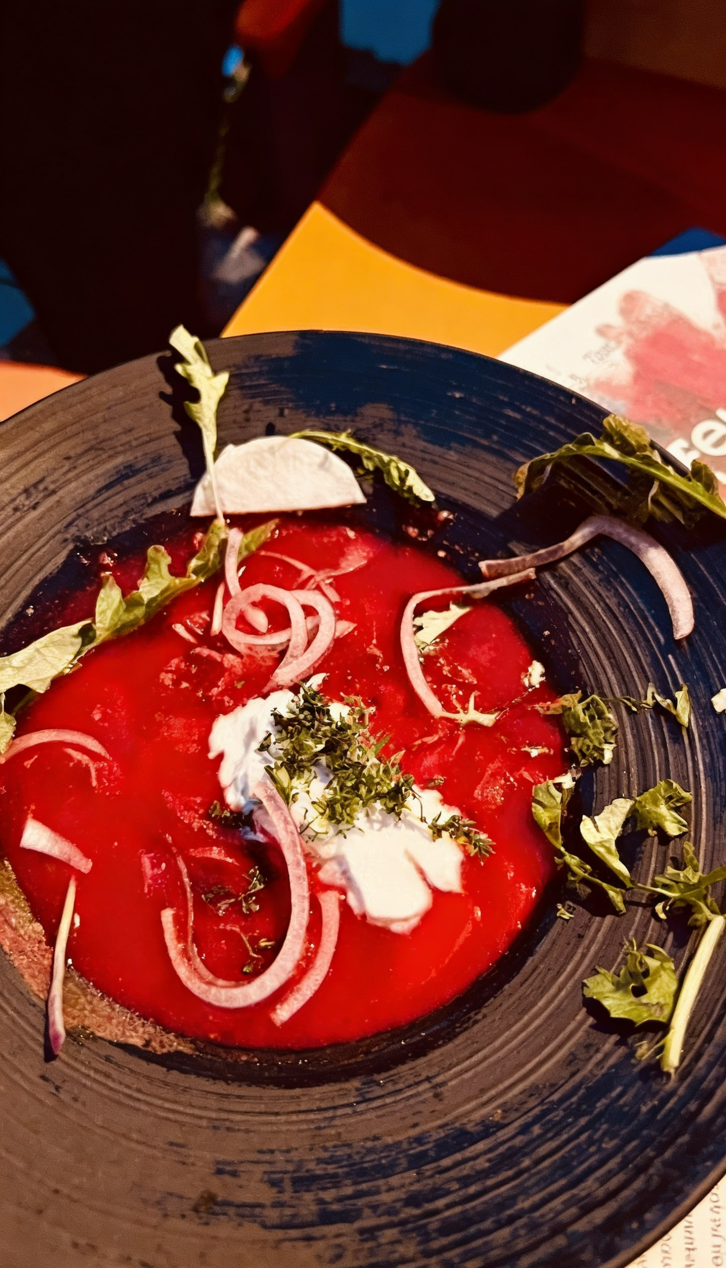 orschtsch mit Sauerrahm und Kräutern bei Little Odessa in München