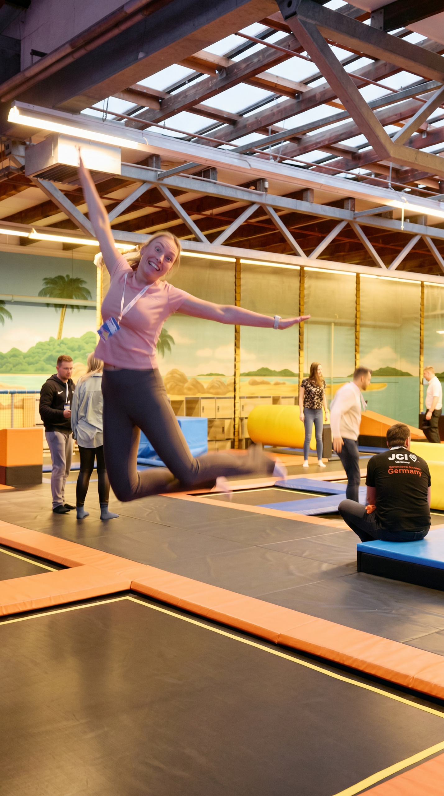 Teilnehmer bei einer Ü18 Trampolin Party im Tiki Kinderland Solingen – actionreicher Sprungspaß auf Indoor Trampolinen