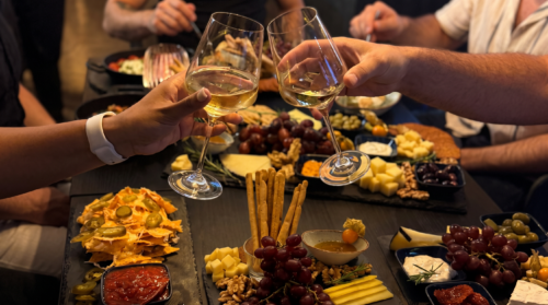 Wein & Charcuterie Board für 2 Personen