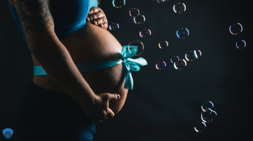 Babybauch Shooting mit Ausdruck