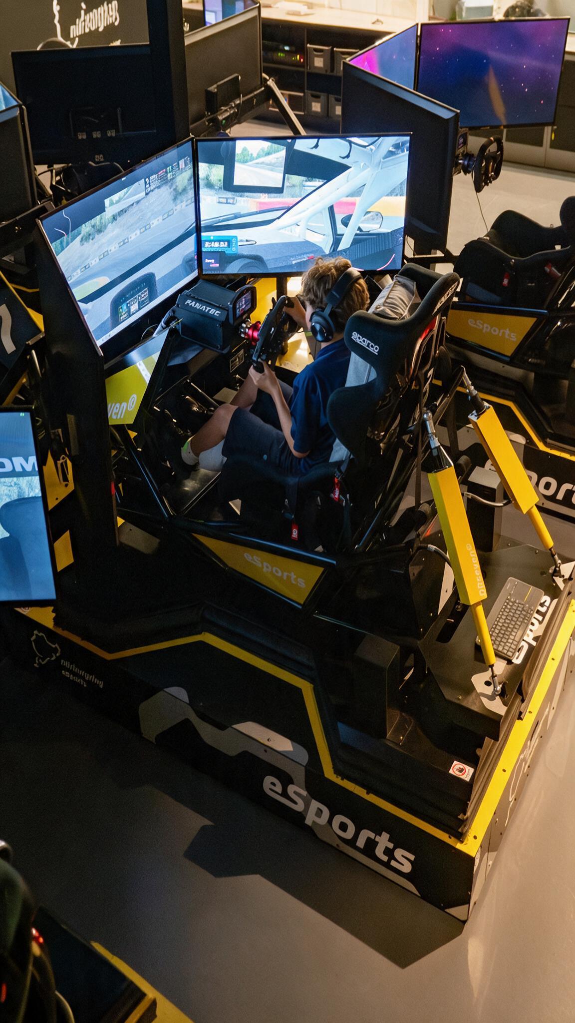 20 Min. Full-Motion Rennsimulator – Bild 4