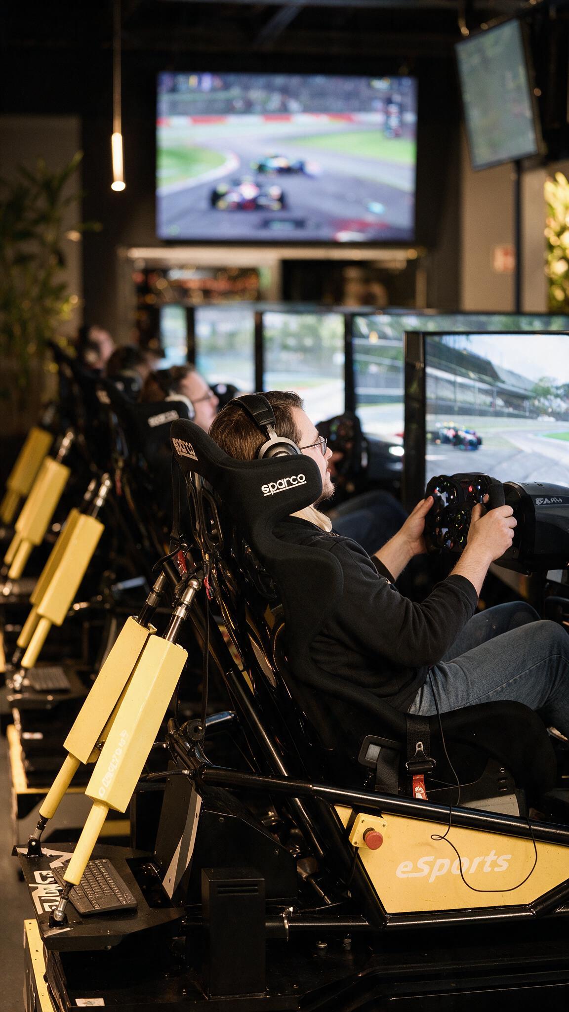 20 Min. Full-Motion Rennsimulator – Bild 5